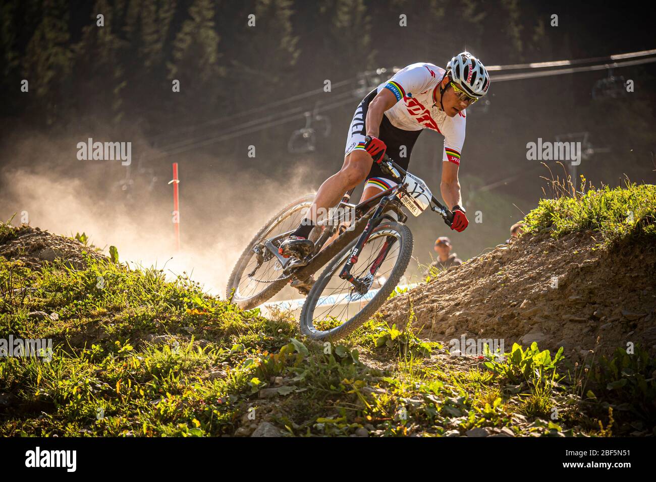 MERIBEL, FRANKREICH - 24. AUGUST 2014. Jaroslav Kulhavy (CZ) Rennen für Team spezialisiert auf die UCI Mountain Bike Cross Country World Cup Stockfoto