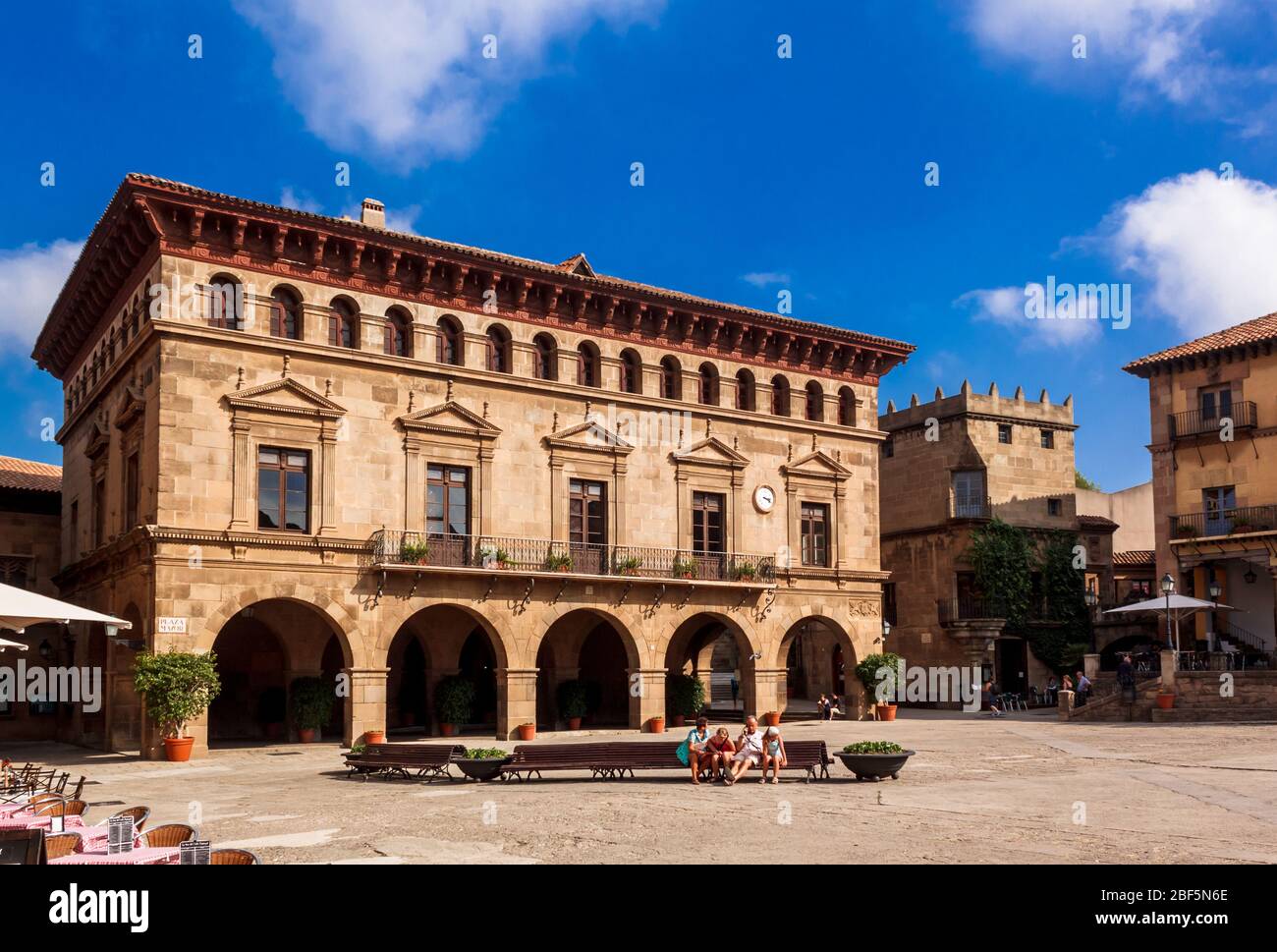 Barcelona, Spanien - Oktober 10 2012: Das spanische Dorf. Traditionelle Häuser aus verschiedenen Teilen Spaniens. Stockfoto