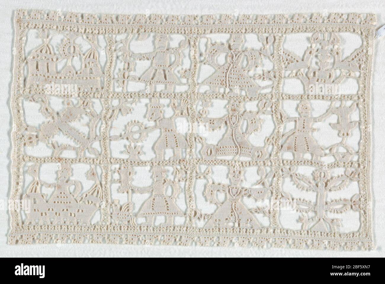 Panel. Drei horizontale Bänder, die Szenen aus der biblischen Geschichte darstellen, in denen Judith Holofernes Kopf abstreifend, um ihr Volk zu retten. Stockfoto