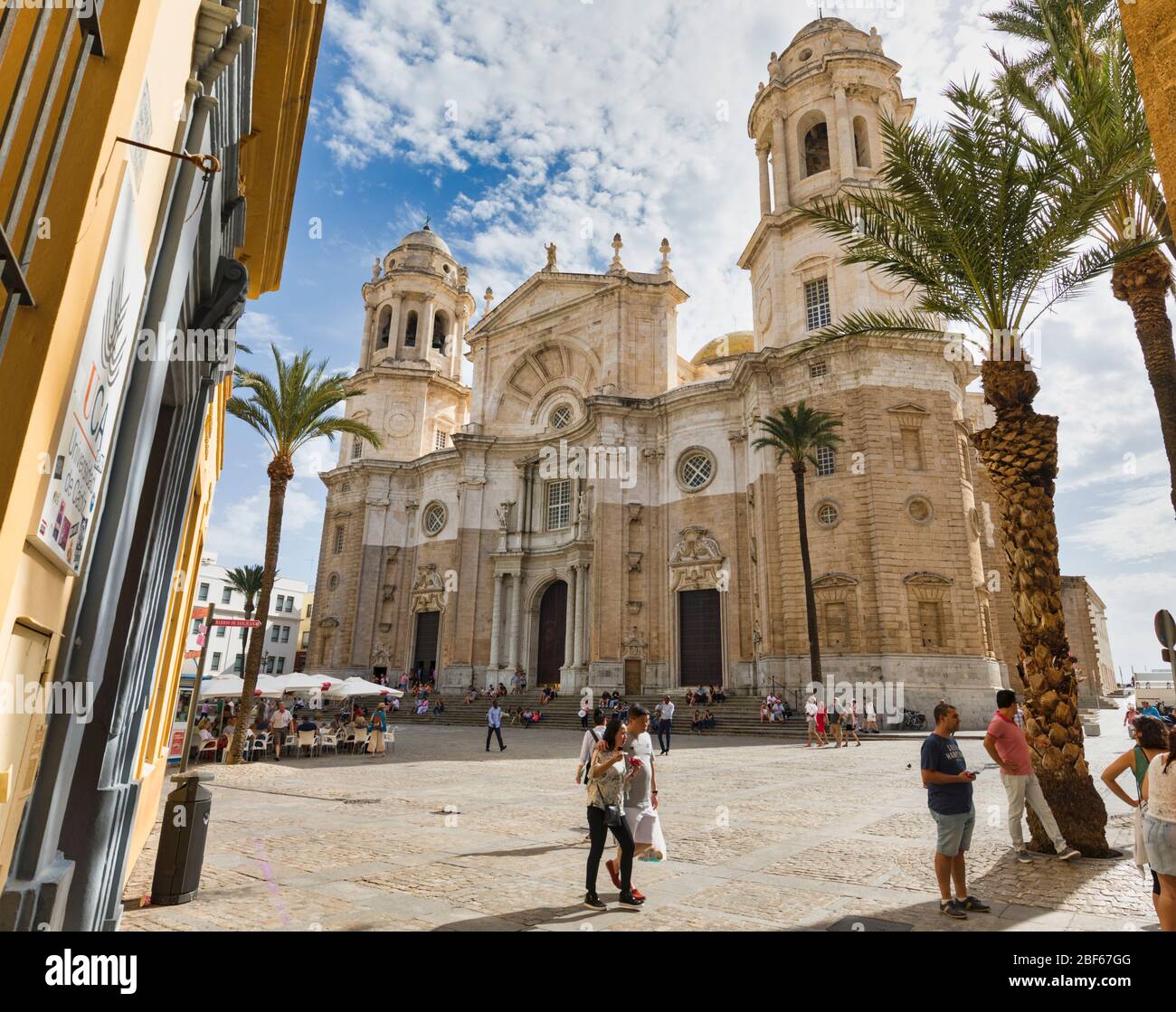 Die Kathedrale auf der Plaza de la Catedral, oder der Kathedralenplatz, Cadiz, Provinz Cadiz, Costa de la Luz, Andalusien, Spanien. Der offizielle Name der cathed Stockfoto