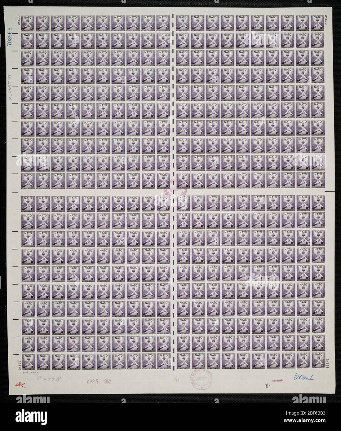 3c Nordatlantikvertrag Organisation NATO-Platte Beweis. Zertifizierte Plattenproofs sind der letzte gedruckte Proof der Platte vor dem Druck der Stempel im Büro für Gravur und Druck. Diese Plattenproofs sind jeweils eindeutig, mit den Genehmigungsunterschriften und dem Datum. Stockfoto