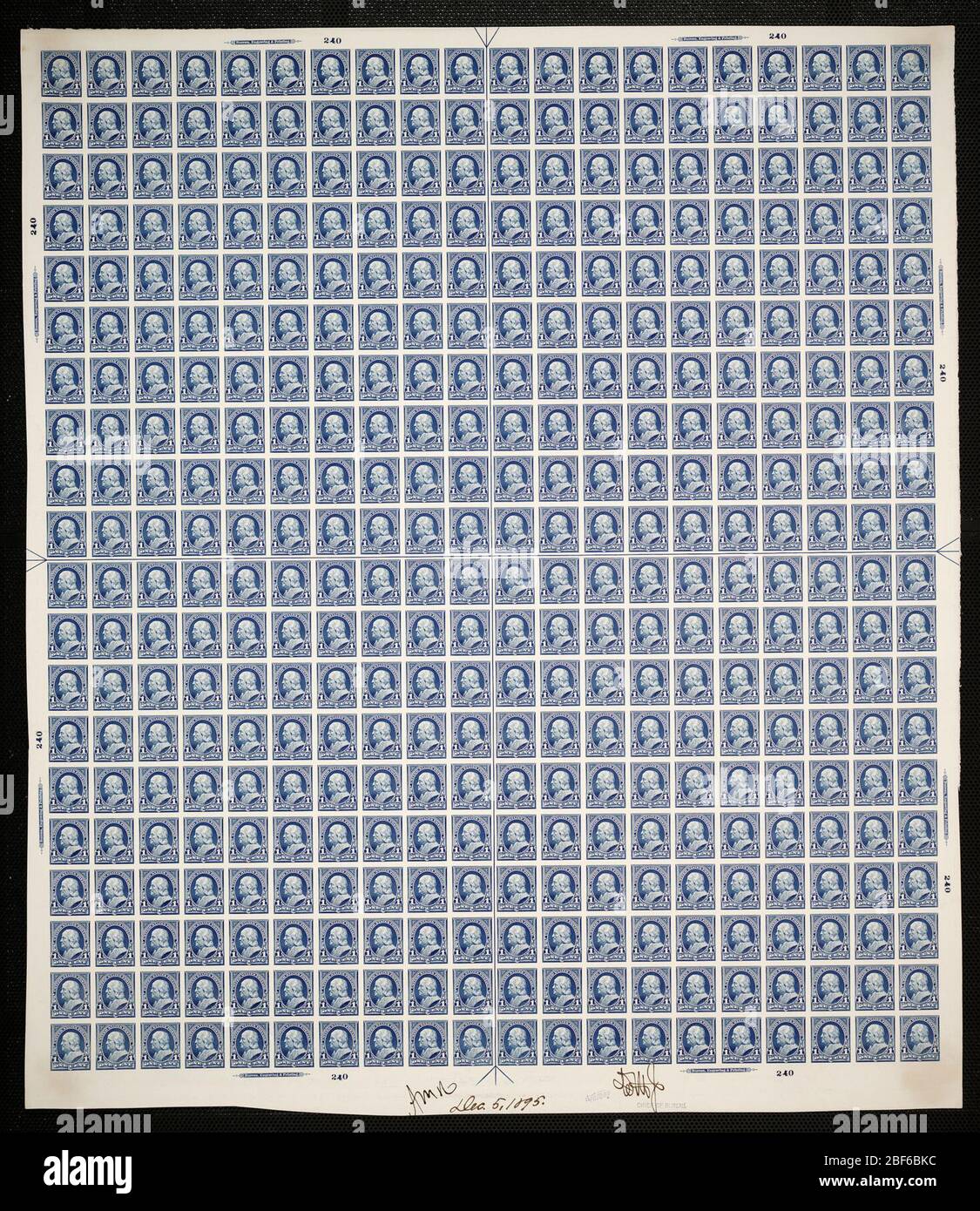 1c Franklin Plattenfest. Zertifizierte Plattenproofs sind der letzte gedruckte Proof der Platte vor dem Druck der Stempel im Büro für Gravur und Druck. Diese Plattenproofs sind jeweils eindeutig, mit den Genehmigungsunterschriften und dem Datum. Stockfoto