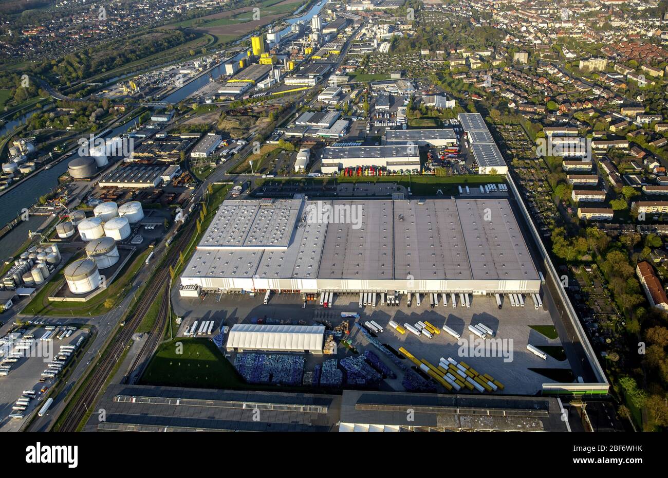 , Gebäudekomplex und Räumlichkeiten des Logistikzentrums der MGL Metro Group in Hamm, 21.04.2016, Luftaufnahme, Deutschland, Nordrhein-Westfalen, Ruhrgebiet, Hamm Stockfoto