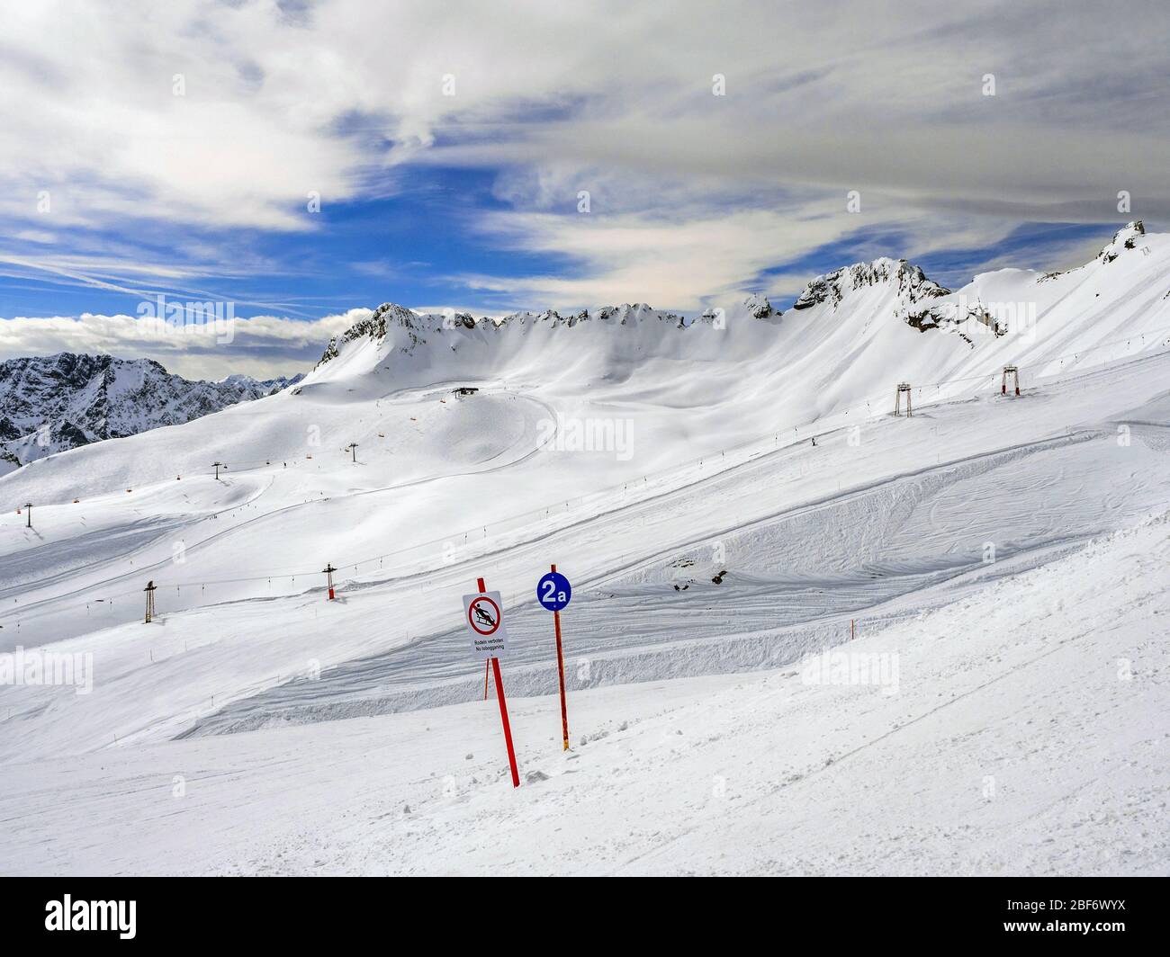 Skigebiet auf der Zugspitze, dem höchsten Berg Deutschlands, Deutschland, Bayern, Oberbayern, Oberbayern Stockfoto