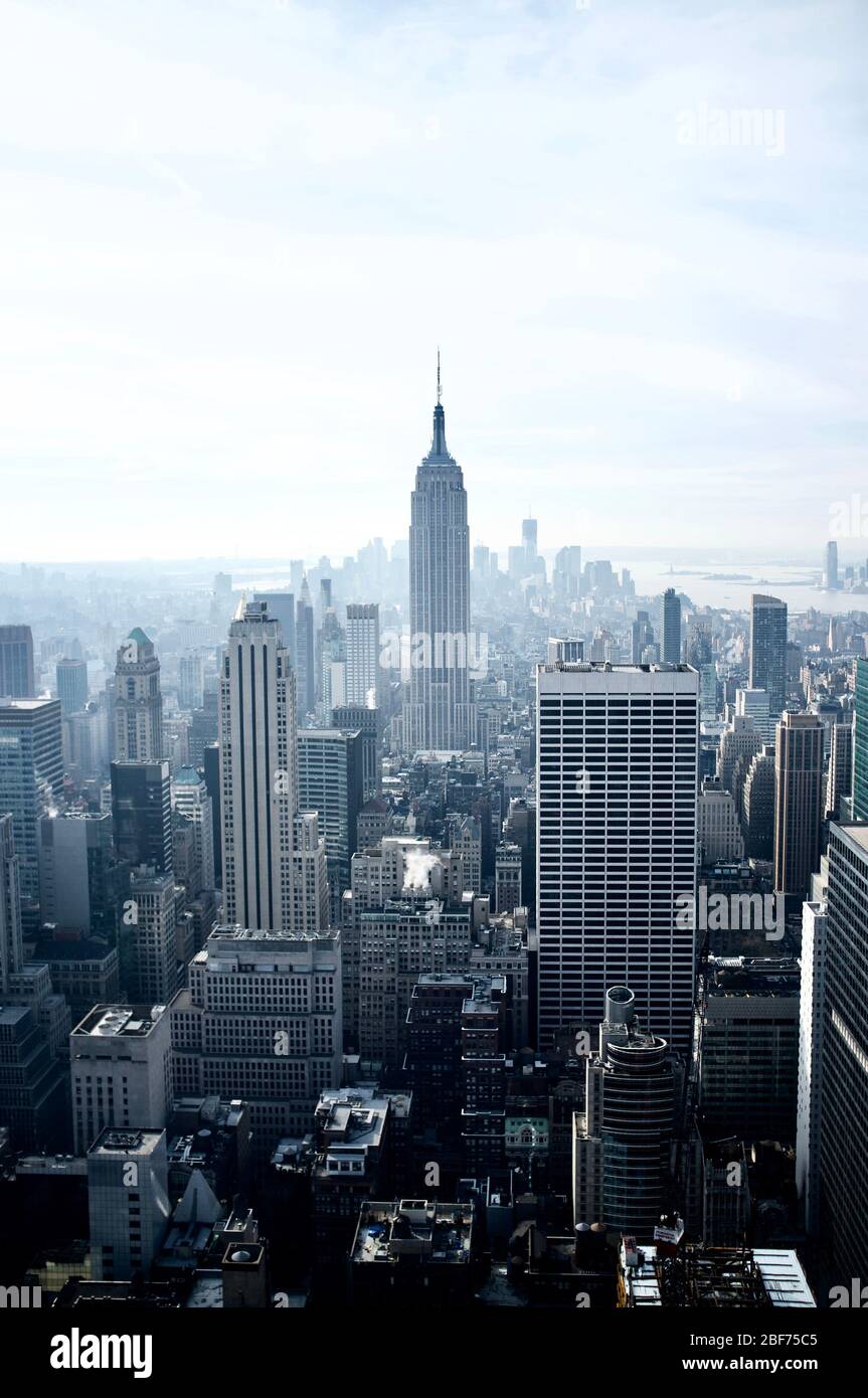 Wunderschön, Manhattah, New York, mit dem Empire State Building. Foto von 'The Rock' an einem sonnigen Tag. Stockfoto