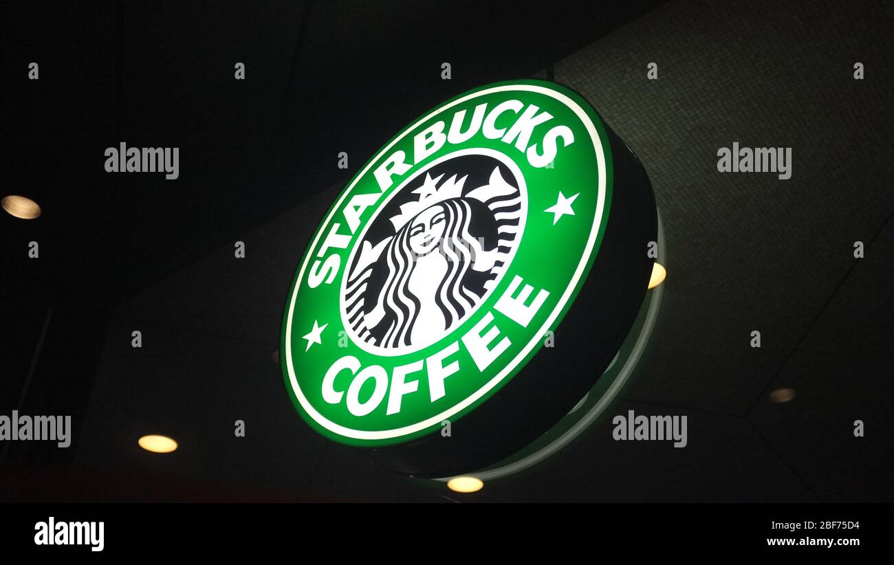 Starbucks Coffee Schild irgendwo in New York gefunden. Stockfoto