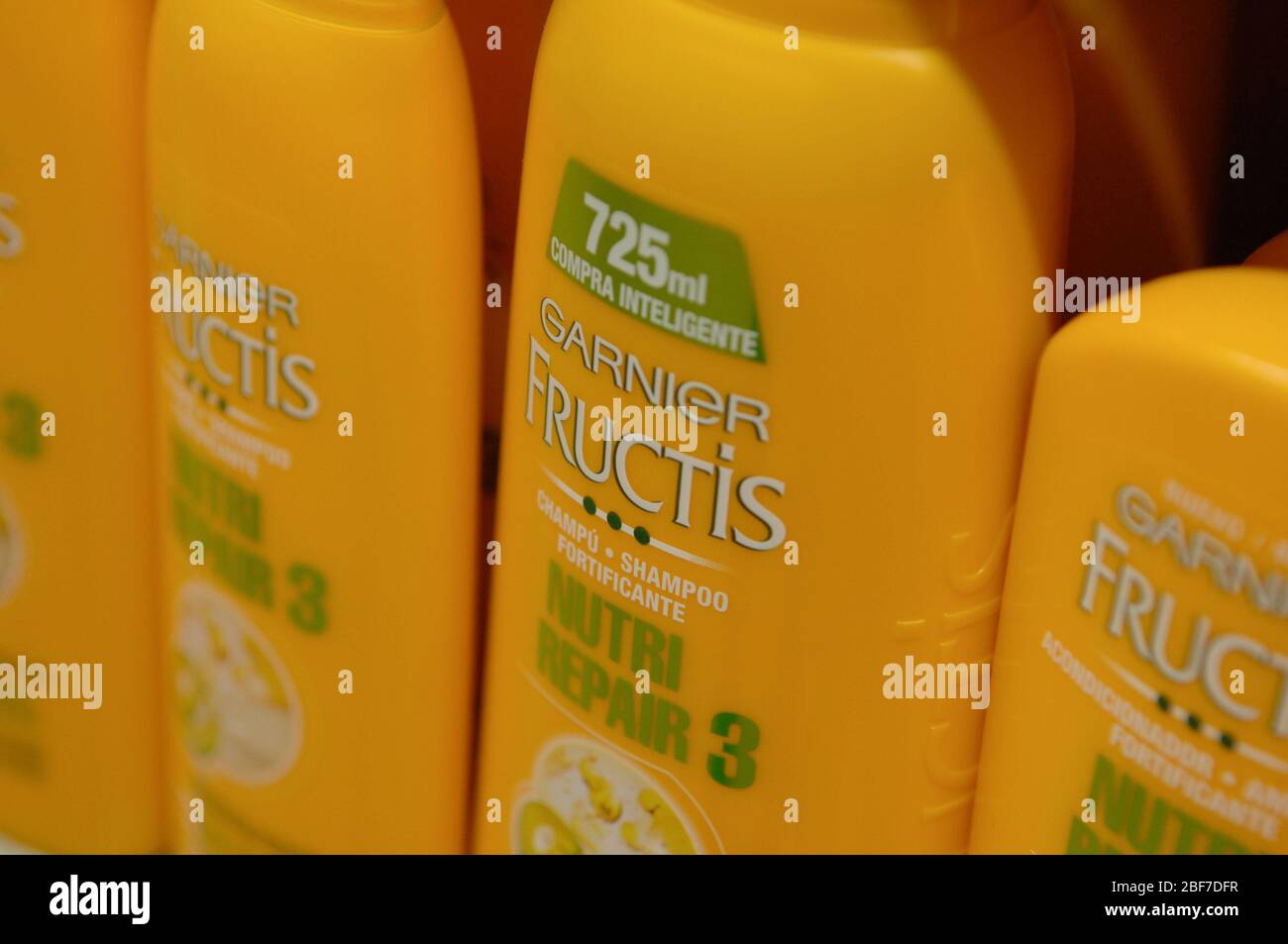 Fructis-shampoo von Garnier, Shampoo Stockfoto