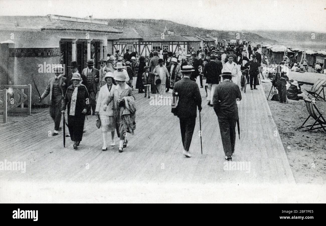 Vue de la Promenade des planches des nouveaux bains a Deauville, Calvados - Postkarte 1920 Ca Privatsammlung Stockfoto