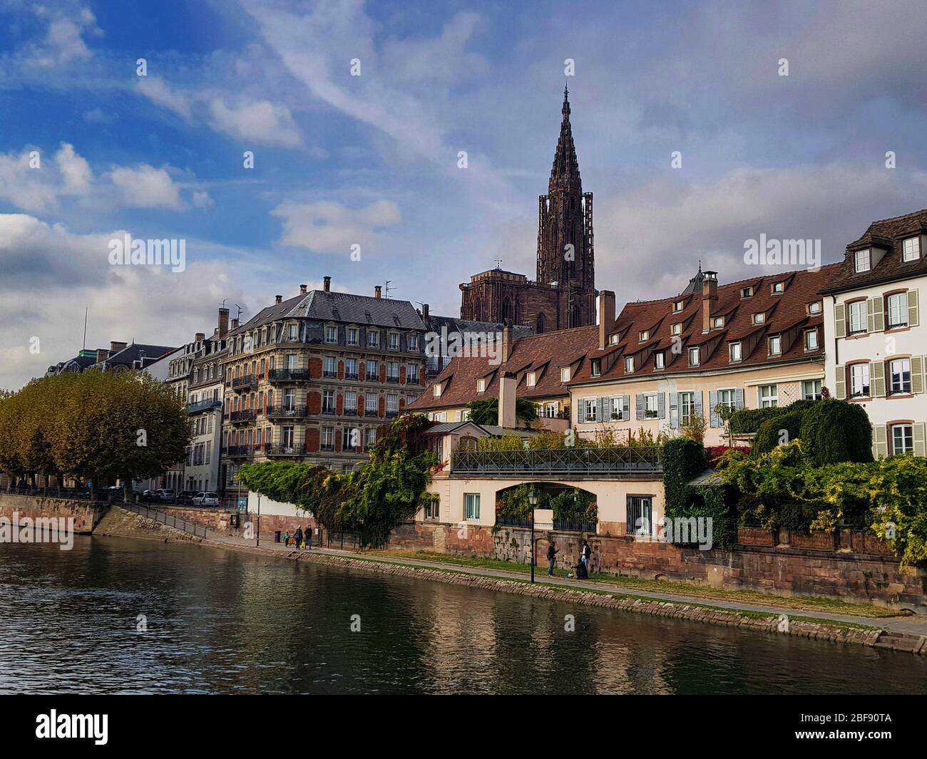 Blick auf die Altstadt von Straßburg und den Fluss Ill. Stockfoto