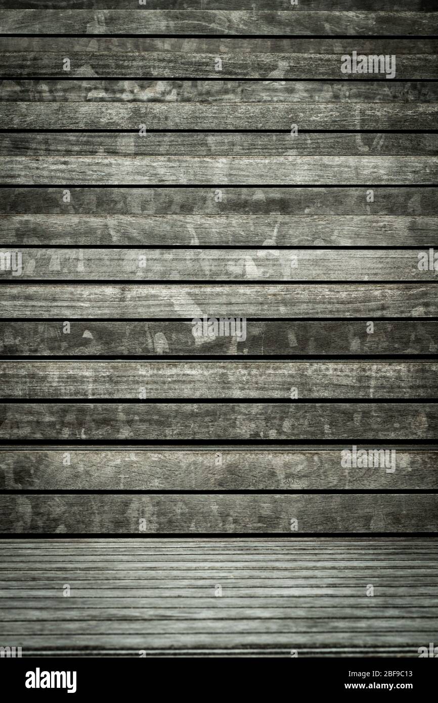 Holztreppen zurücktreten Stockfoto