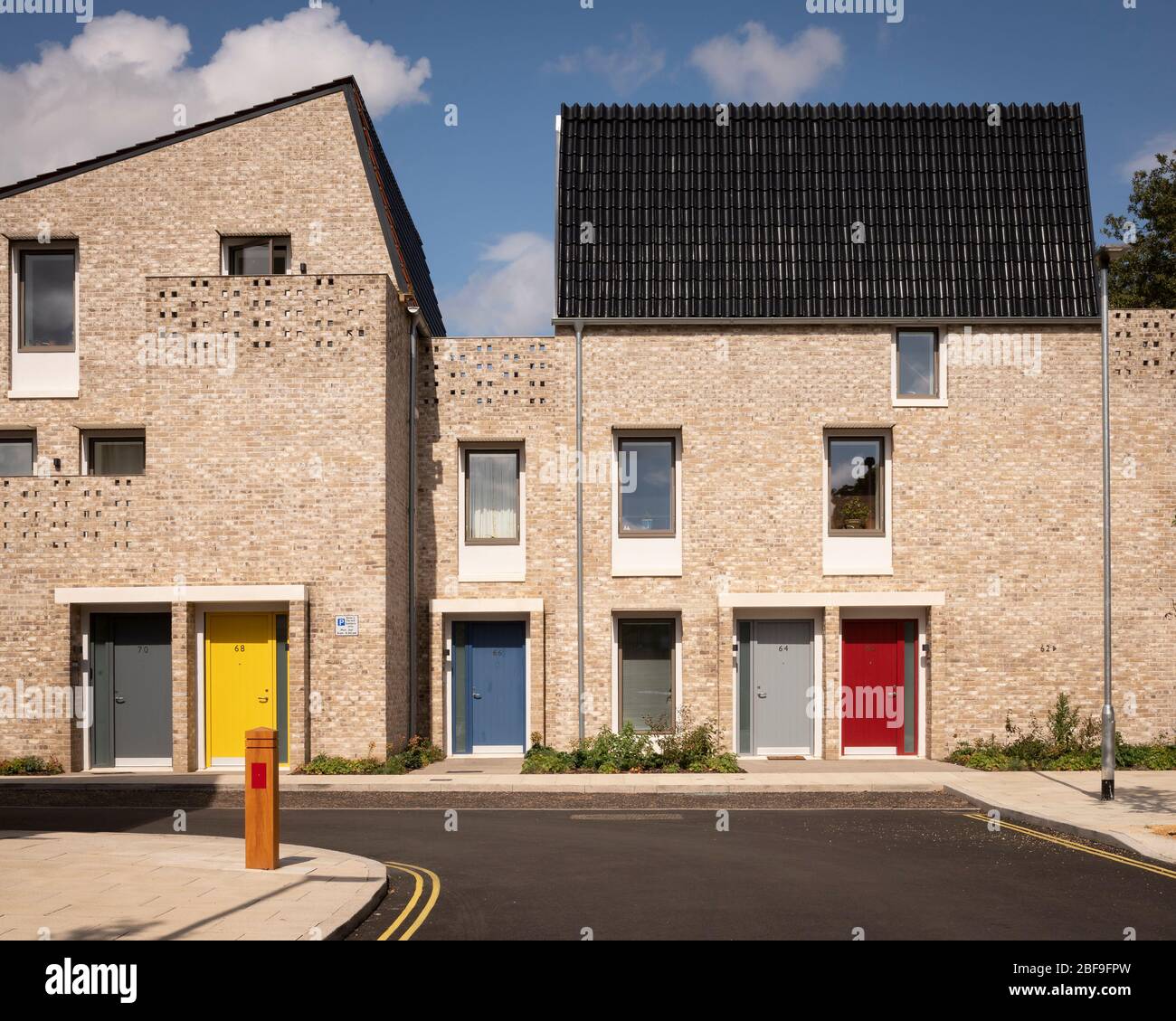 Blick auf die Straße. Goldschmied Street, Norwich, Großbritannien. Architekt: Mikhail Riches, 2019. Stockfoto