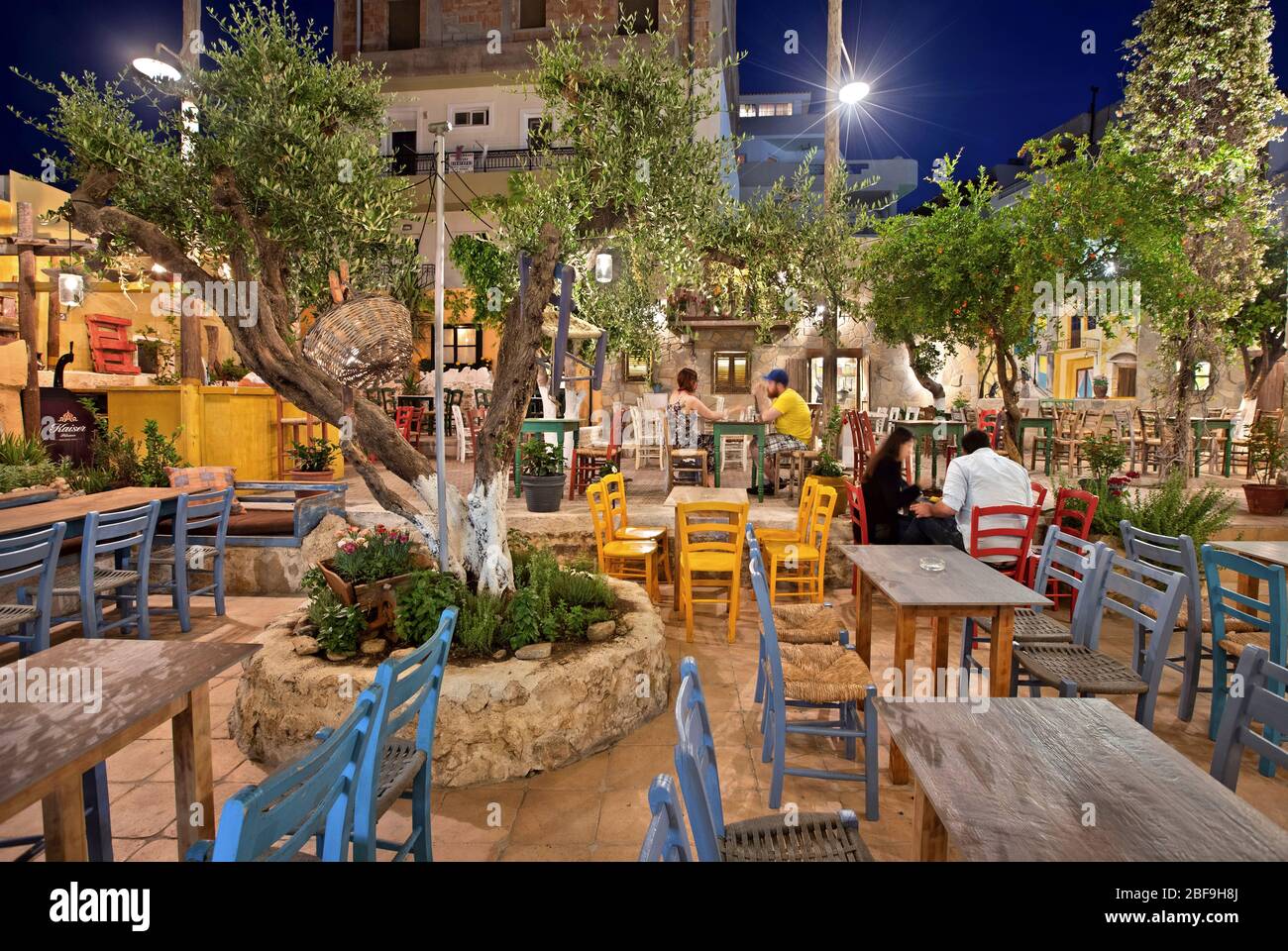 'Odeio' (wörtlich 'Odeon') eine wunderschöne Taverne in der Stadt Ierapetra, Lassithi, Kreta, Griechenland. Stockfoto