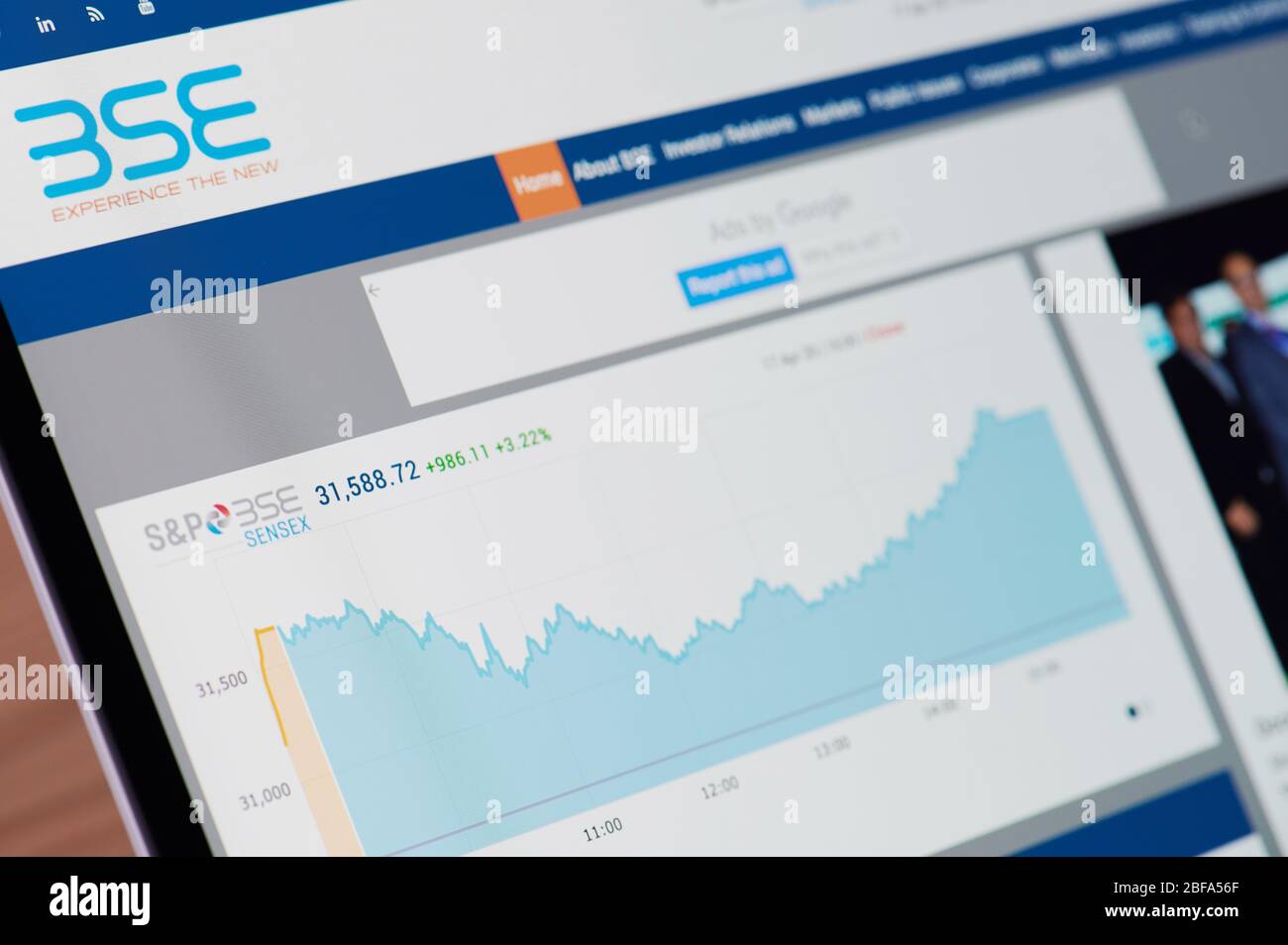 New-York , USA - 17. April 2020: Verwendung der Bombay Stock Exchange Nahaufnahme auf dem Computerbildschirm Stockfoto