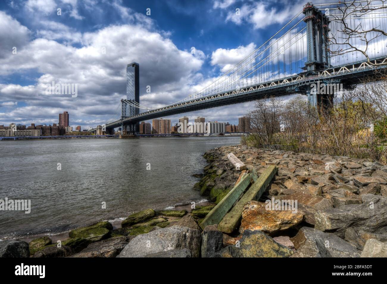 Manhattan Bridge in New York City auf PAUSE während Coronavirus COVID-19 Pandemie Stockfoto