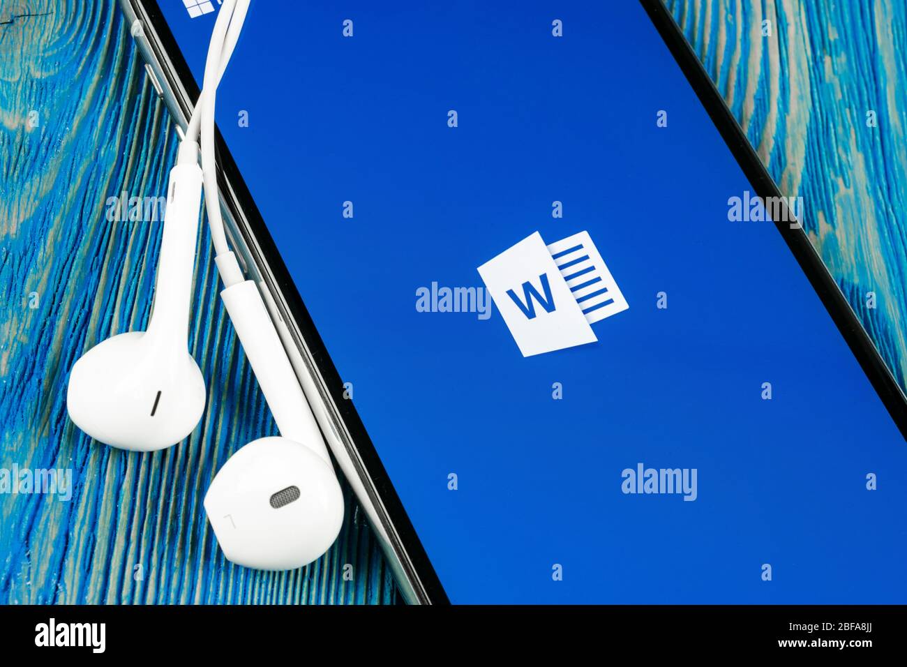 Helsinki, Finnland, 4. Mai 2019: Microsoft Word Symbol auf Apple iPhone X-close-up. Microsoft Office Word Symbol. Microsoft Office auf mob Stockfoto