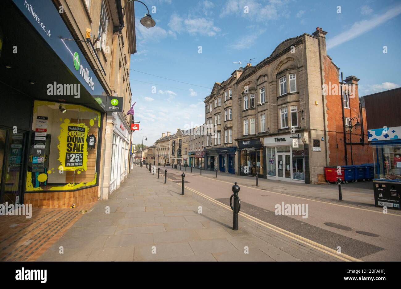 Coronavirus Covid 19 als Sperre geht über Ostern Wochenende Chippenham Stadtzentrum ist ziemlich 12/04/20 Stockfoto