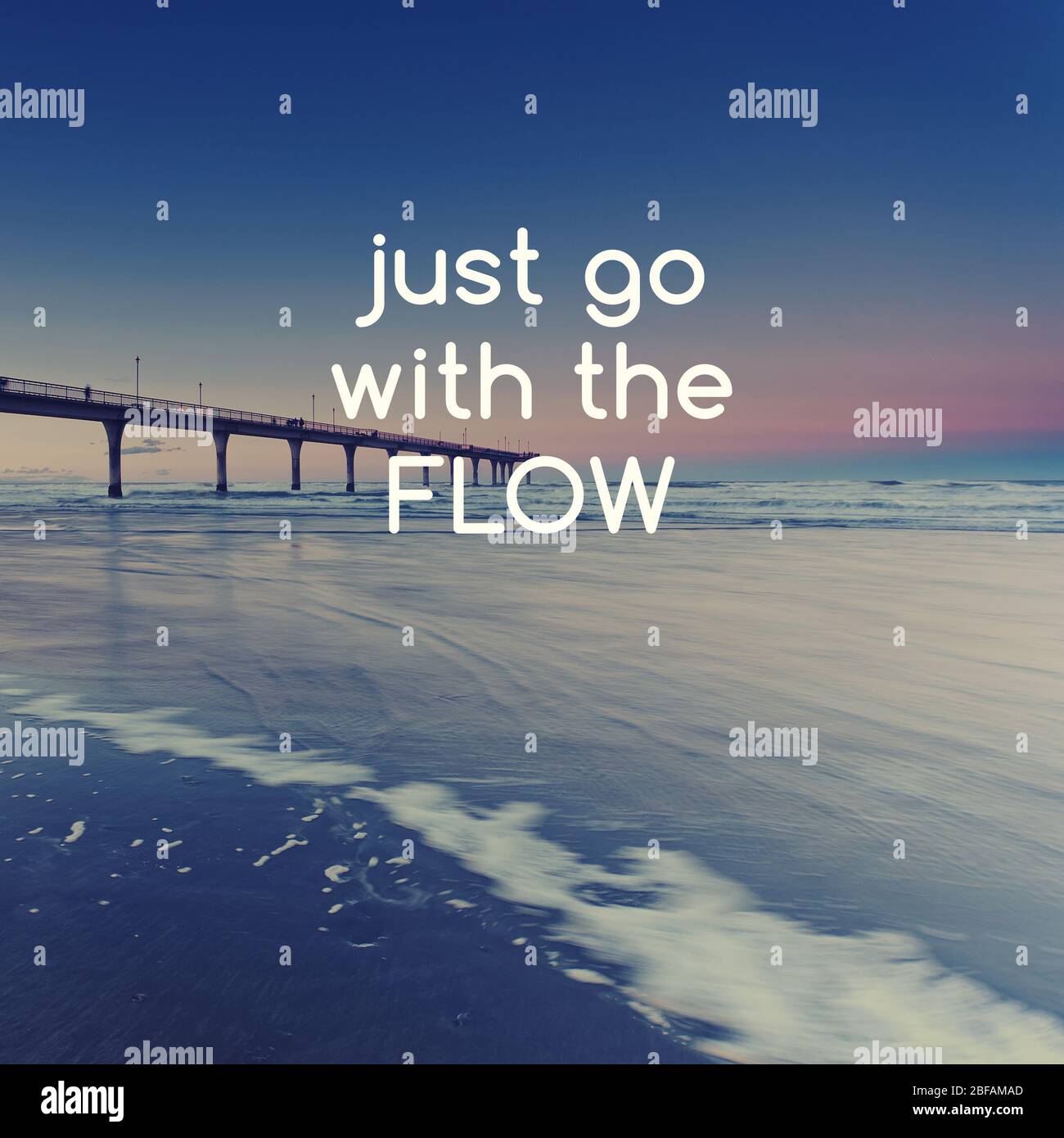 Inspirierende Zitate – einfach mit dem Flow gehen. Stockfoto
