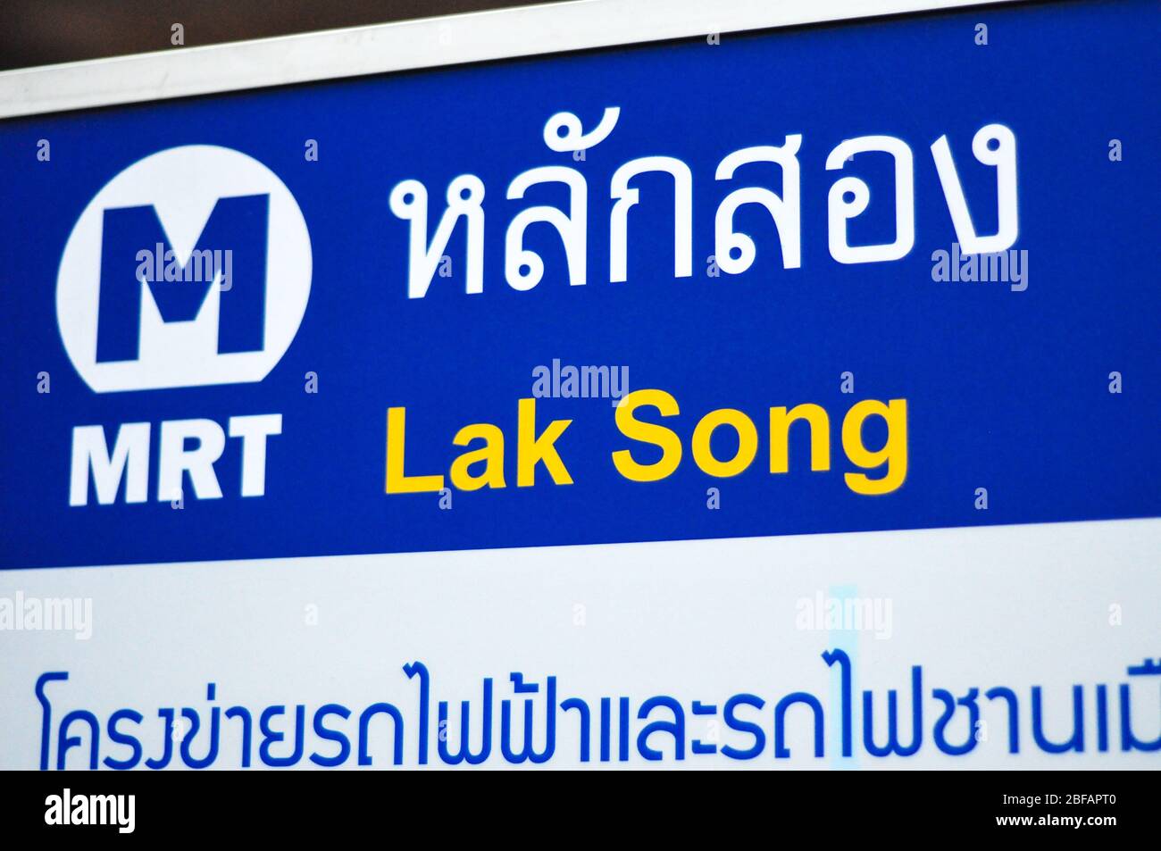 MRT Skytrain-Schilder für Lak Song in bangkok Thailand Stockfoto