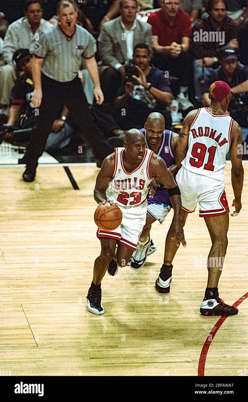 Michael Jordan tritt bei den NBA Finals 1997 gegen den Utah Jazz an Stockfoto