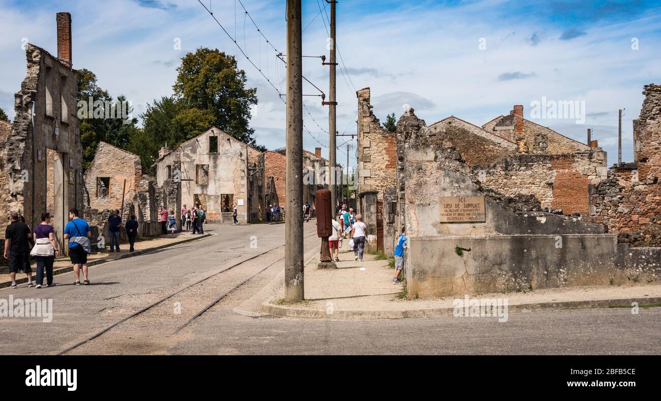 Oradour-sur-Glane, Frankreich - Aug 2014: Ruinen eines Dorfes, das während des 2. Weltkrieges von der SS ausgelöscht wurde Stockfoto