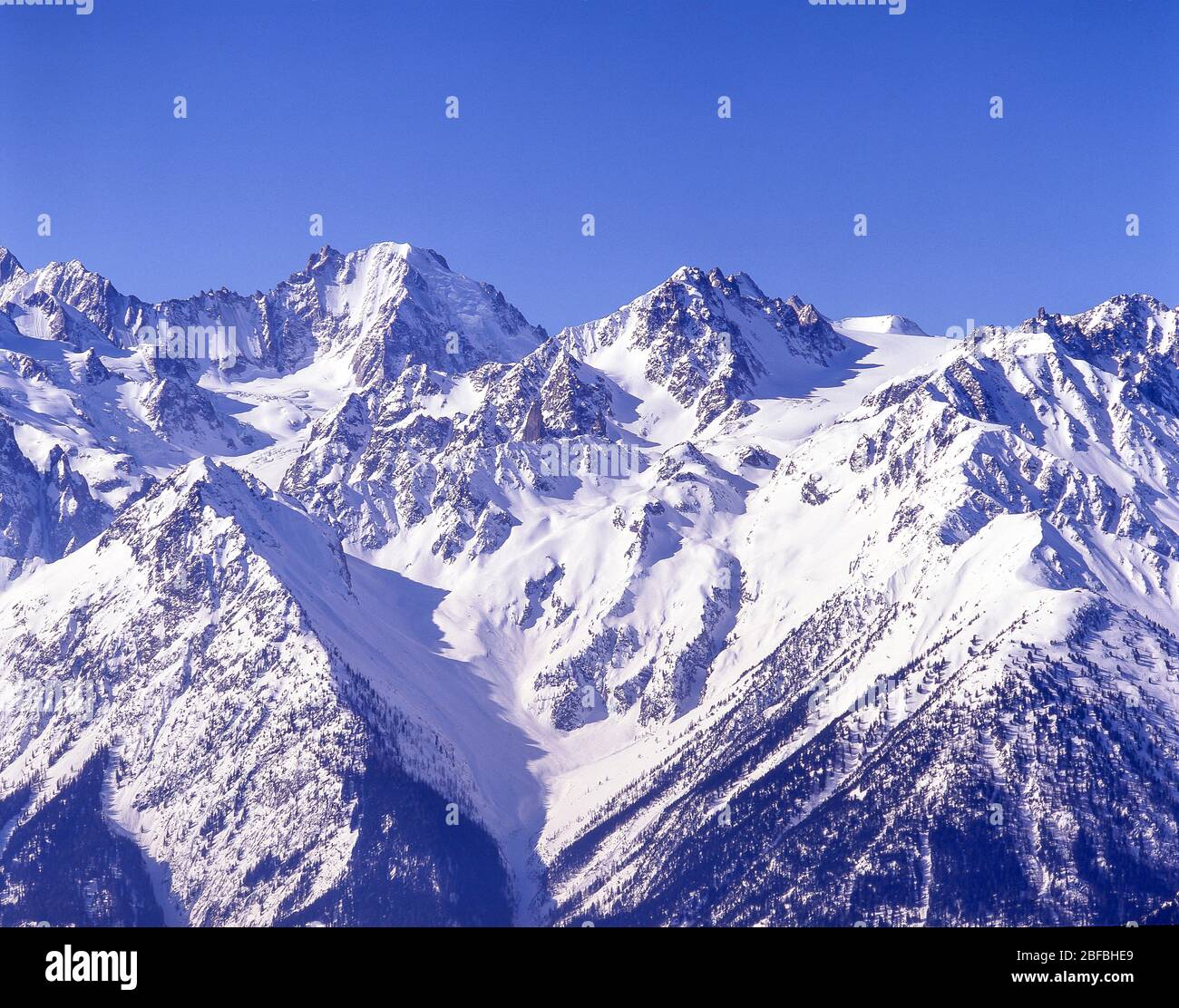 Blick auf die französischen Alpen im Winterschnee, Meribel, Savoie, Frankreich Stockfoto