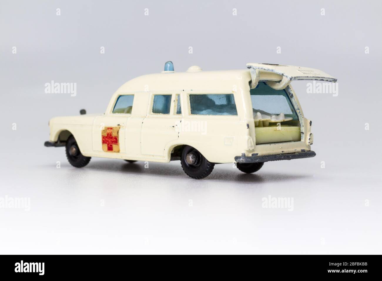 Lesney Products Matchbox Modell Spielzeugauto 1-75 Serie Nr. 3 Mercedes-Benz Binz Ambulance Stockfoto