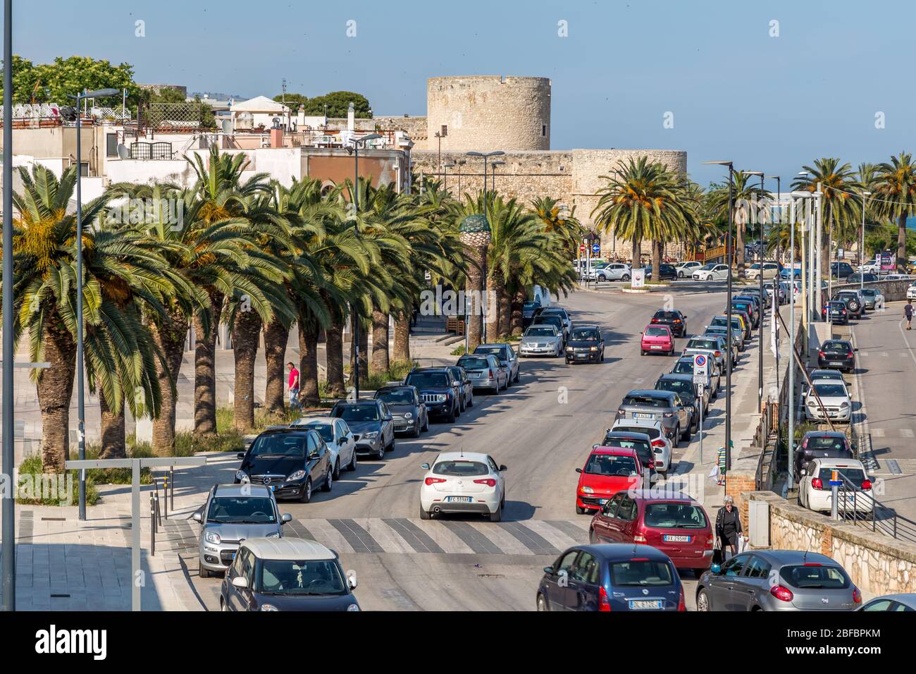 Manfredonia, eine mediterrane Hafenstadt in der Region Apulien. Gargano Halbinsel, Teil seines Landes ist Gargano Nationalpark Stockfoto