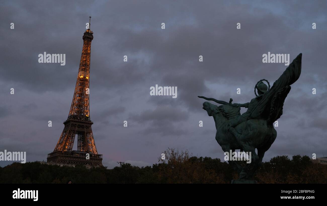 La France Renaissance und Eiffelturm Stockfoto