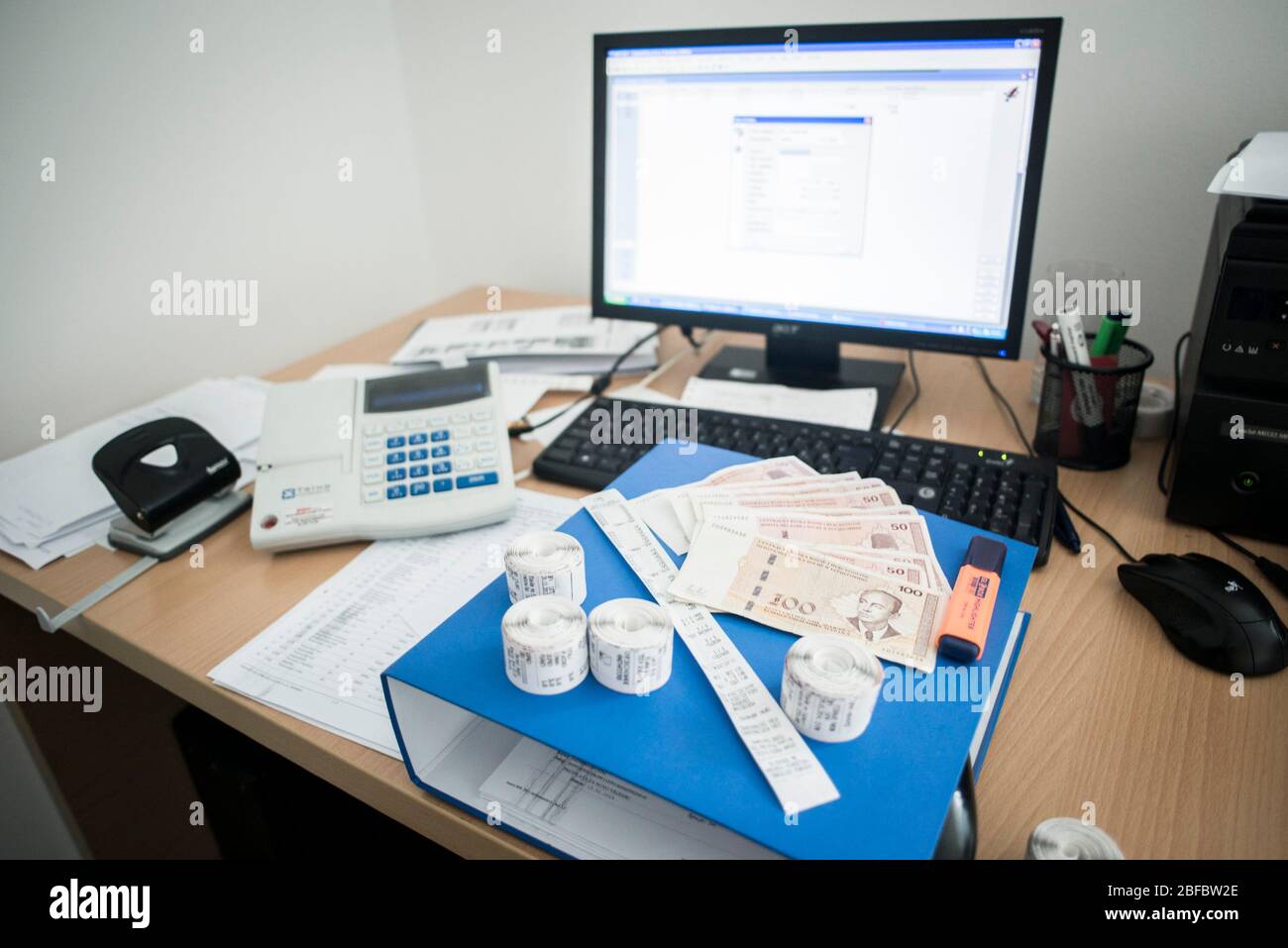 Bosnische Geld, Steuern, Korruption, Rechnungen, Revision, Geldbetrug. Stockfoto