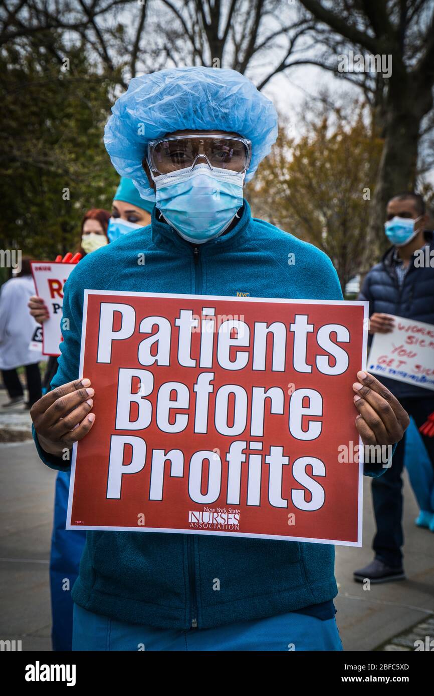 Krankenschwestern im NYC-Krankenhaus protestieren gegen neue Richtlinienänderungen in Bezug auf die Krankheitspferzeit Stockfoto