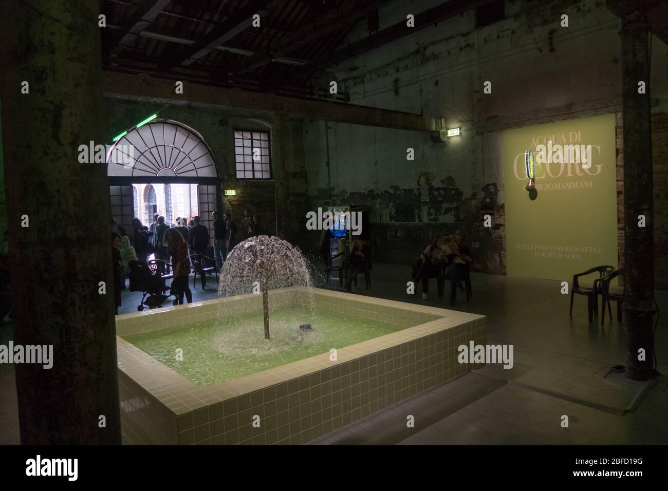 Das Kunstwerk 'Dillio Plaza' des Kunstkollektivs Slavs und Tatars auf der Biennale Venedig 2019 ausgestellt Stockfoto