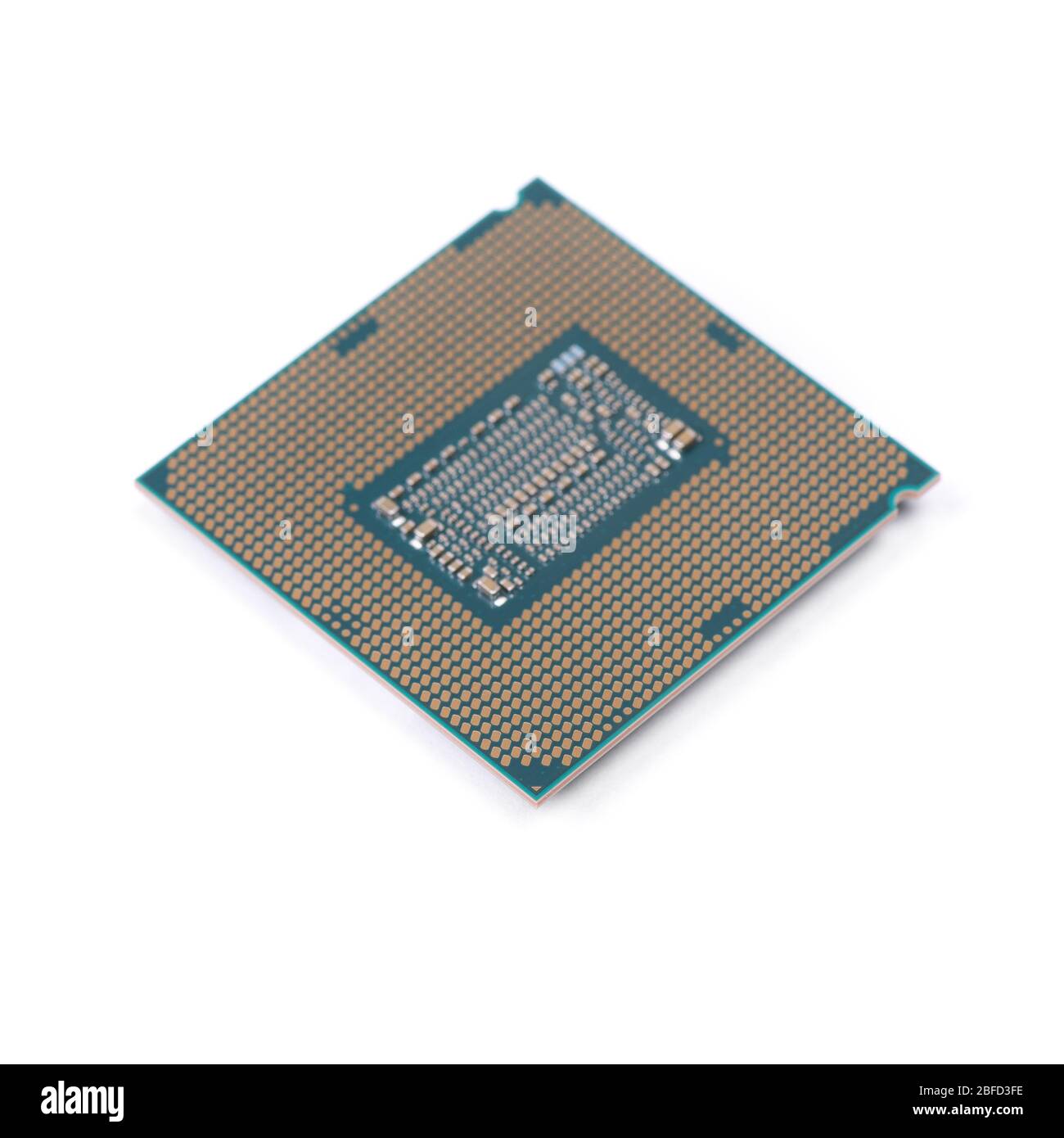 Nahaufnahme von moderner CPU (Central Processing Unit) oder Microchip Computer isoliert auf weißem Hintergrund Stockfoto