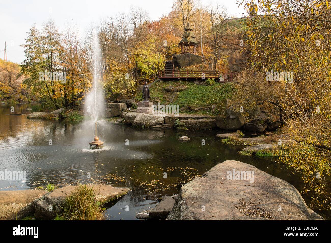 Luftaufnahme des Herbstparks in Korosten, Ukraine Stockfoto