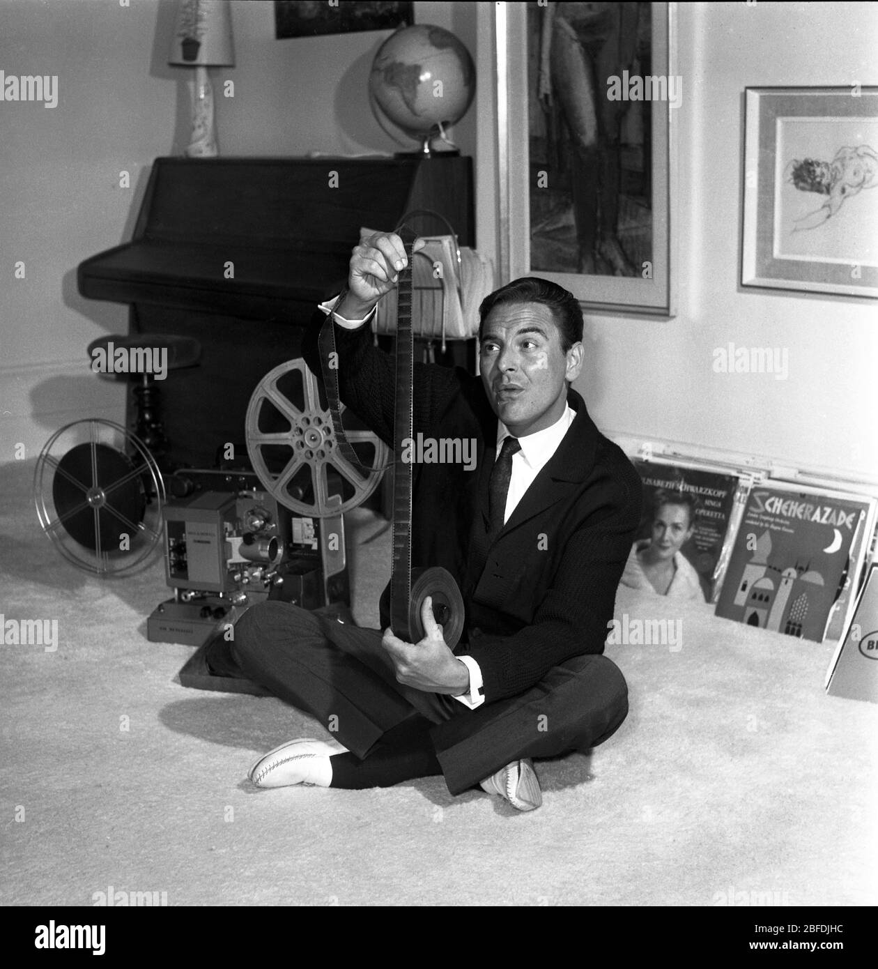 Entertainer, Komiker, Showmoderator und Schriftsteller Bob Monkhouse c1967. Foto von Tony Henshaw Archive Stockfoto