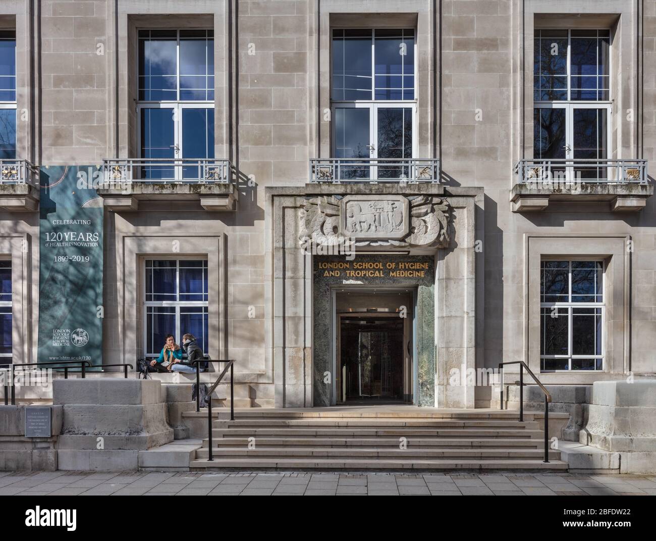 Eintritt zur London School of Hygiene and Tropical Medicine in Keppel Street, London. Stockfoto