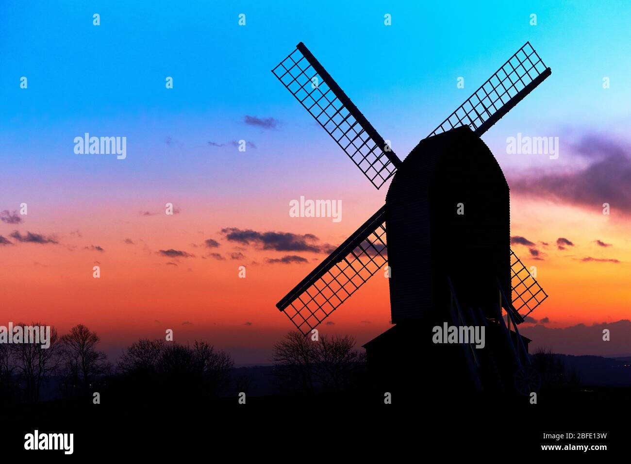Sonnenuntergang in der Brill Windmill in Buckinghamshire, Großbritannien Stockfoto