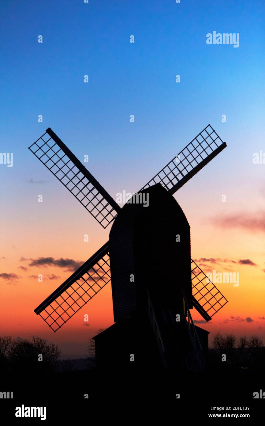 Sonnenuntergang in der Brill Windmill in Buckinghamshire, Großbritannien Stockfoto