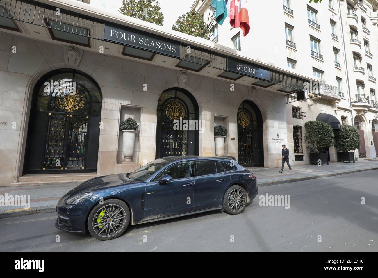 CORONAVIRUS: BERÜHMTE LUXUSHOTELS IN PARIS VORÜBERGEHEND GESCHLOSSEN Stockfoto