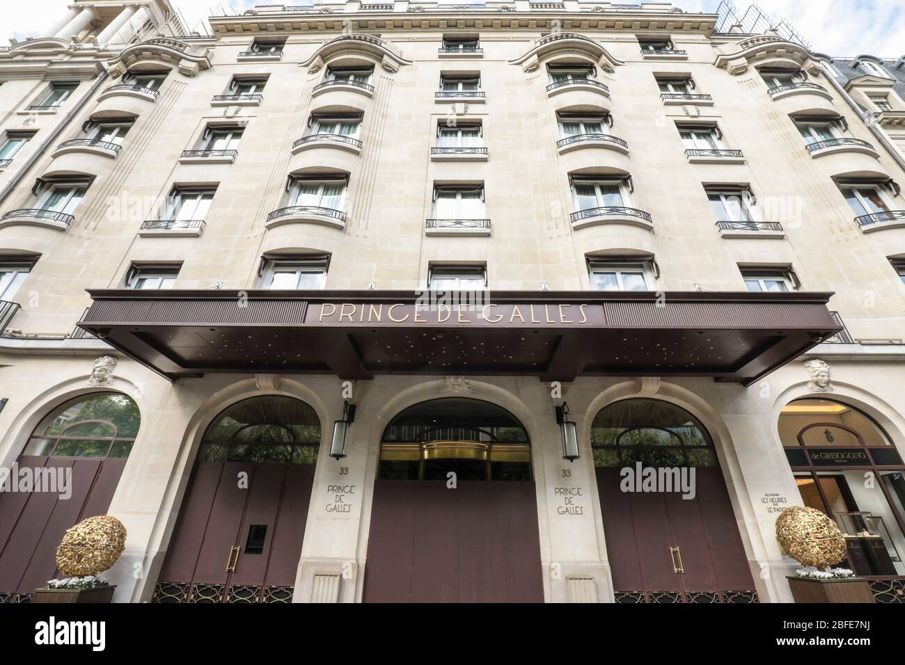 CORONAVIRUS: BERÜHMTE LUXUSHOTELS IN PARIS VORÜBERGEHEND GESCHLOSSEN Stockfoto