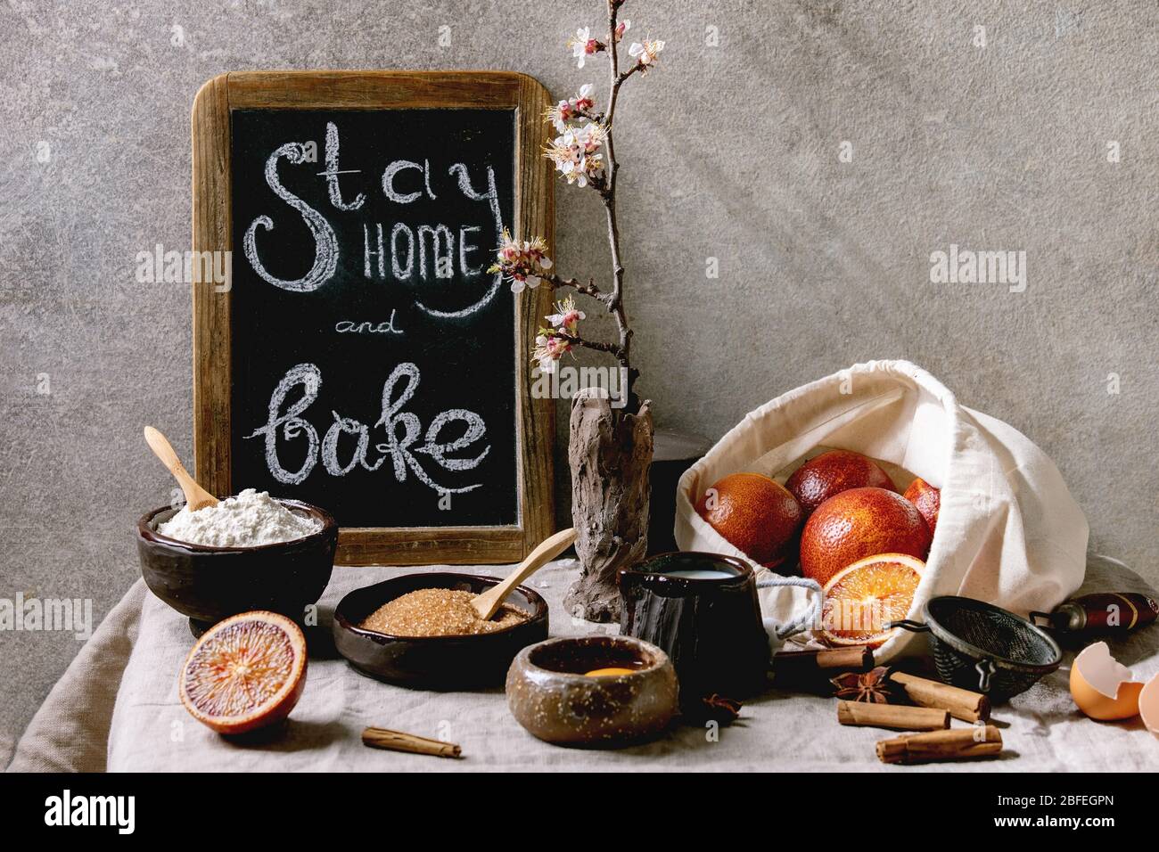 Bleib zu Hause und backe Stockfoto