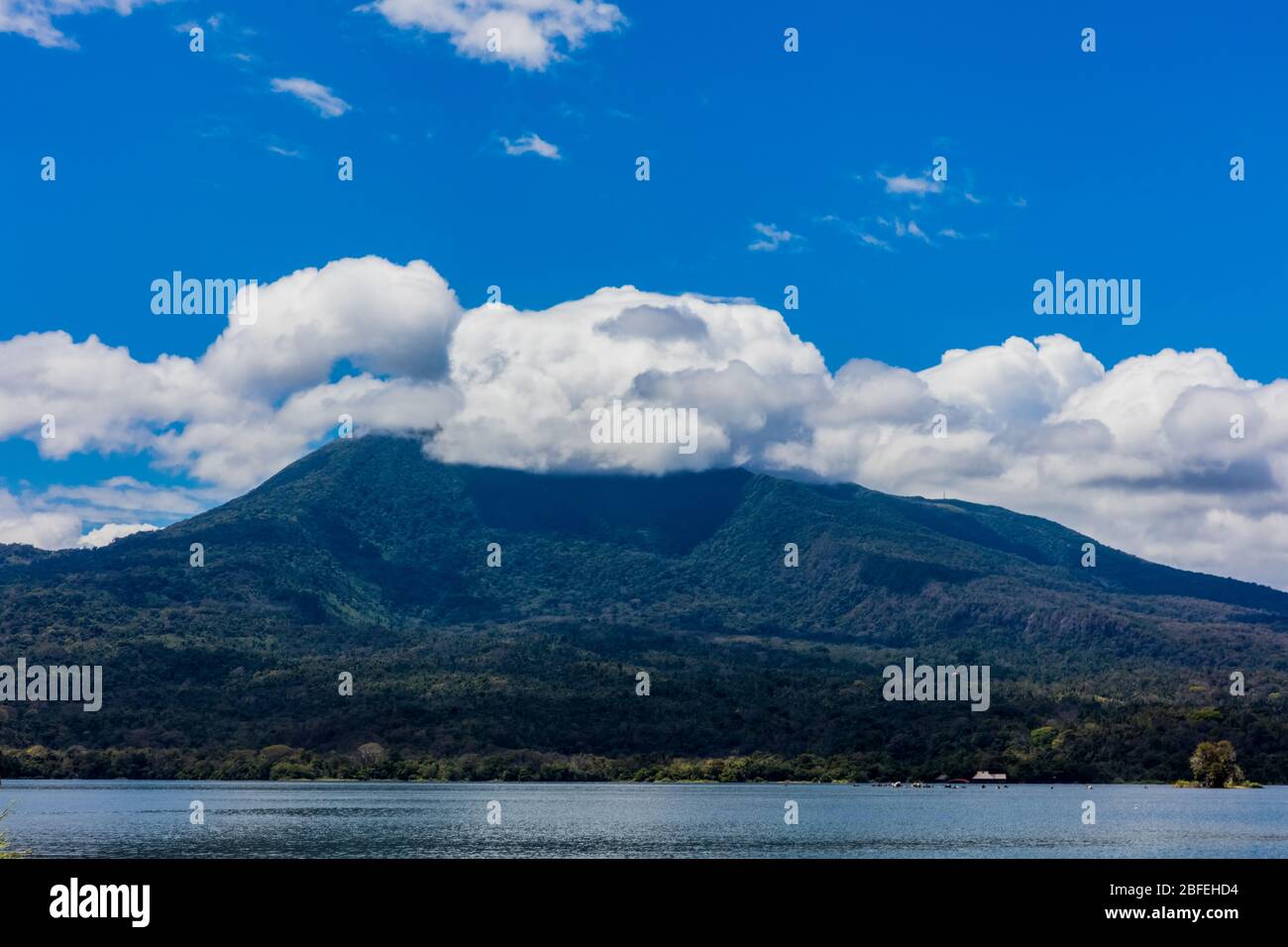 Vulkan Mombacho vom See Las isletas de Granada Nicaragua Stockfoto
