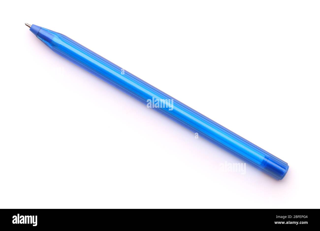 Draufsicht des blauen Kunststoff Einweg Kugelschreiber isoliert auf weiß Stockfoto