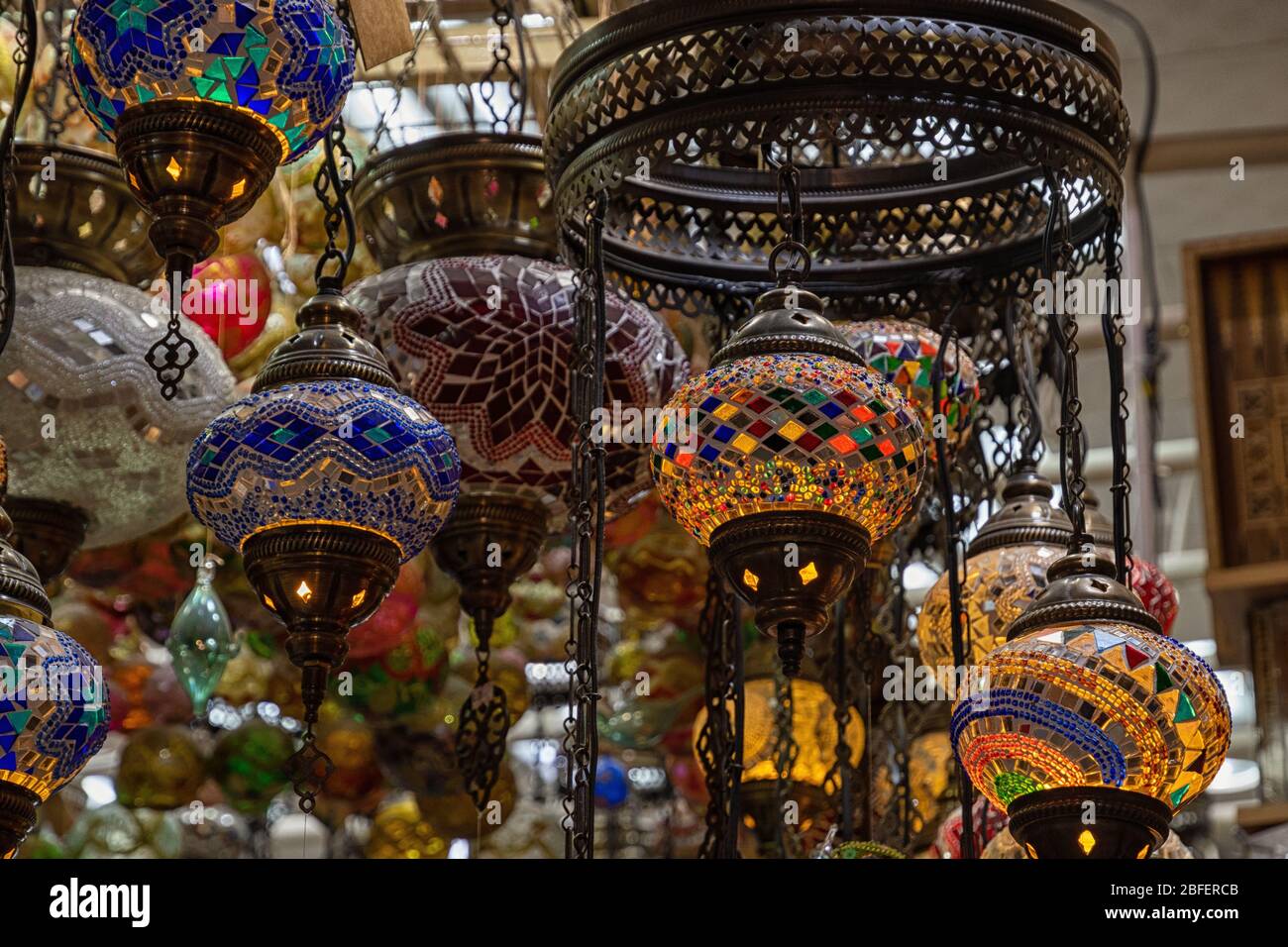 orientalische Lampen in einem Markt Stockfoto