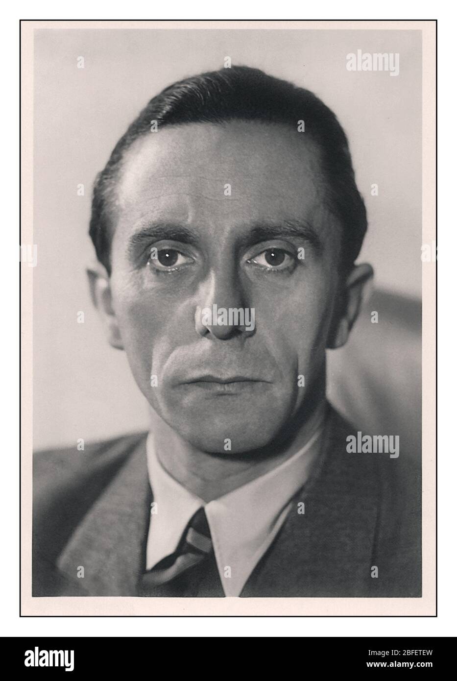 1930er Jahre Porträt von Paul Joseph Goebbels ein deutscher Nazi-Politiker und Reichspropagandaminister von Nazi-Deutschland von 1933 bis 1945. Er war einer der engsten und treuesten Mitarbeiter Adolf Hitlers und bekannt für seine Fähigkeiten im öffentlichen Sprechen und seinen zutiefst virulenten Antisemitismus, der in seinen öffentlich geäußerten Ansichten deutlich wurde. Beging 1945 Selbstmord mit Alliierten bei einem letzten Angriff auf Zentraldeutschland Stockfoto