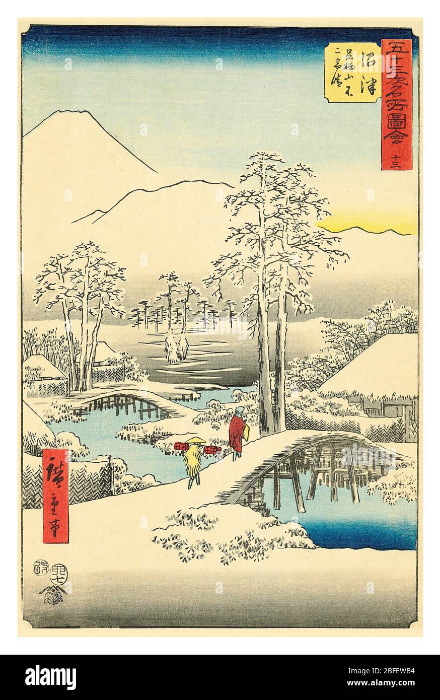 HIROSHIGE Vintage 1800s Illustration ‘Utagawa Hiroshige’ : Numazu: Berg Fuji und Berg Ashigara nach Schnee ... Numazu ashigarayama fuji yikihare Serie Titel: 53 berühmte Ansichten, bekannt als Vertical Tokaido (oder berühmte Orte der 53 Stationen der Tōkaidō) Hiroshiges bemerkenswerte Geschicklichkeit in der Darstellung von Schnee-Szenen. Zwei Reisende überqueren den Kise River über eine Fußgängerbrücke, während sie sich einem Gasthaus an der Numazu Station nähern. Dieses Blatt stammt aus der letzten Serie, die Hiroshige veröffentlicht hat Utagwa Hiroshige, geboren Andō Hiroshige, war ein japanischer Ukiyo-e Künstler, der als letzter großer Meister gilt Stockfoto
