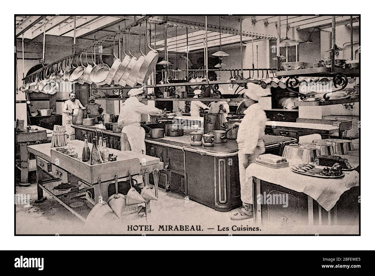 Innenküche des Vintage 1900 Küchenchefs Les Cuisines 'Hotel Mirabeau' Paris Frankreich Stockfoto