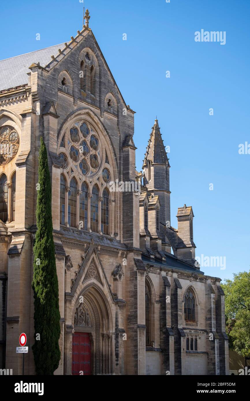 Seiteneingang zur Kirche Saint-Baudile in Nimes, Frankreich, Europa Stockfoto