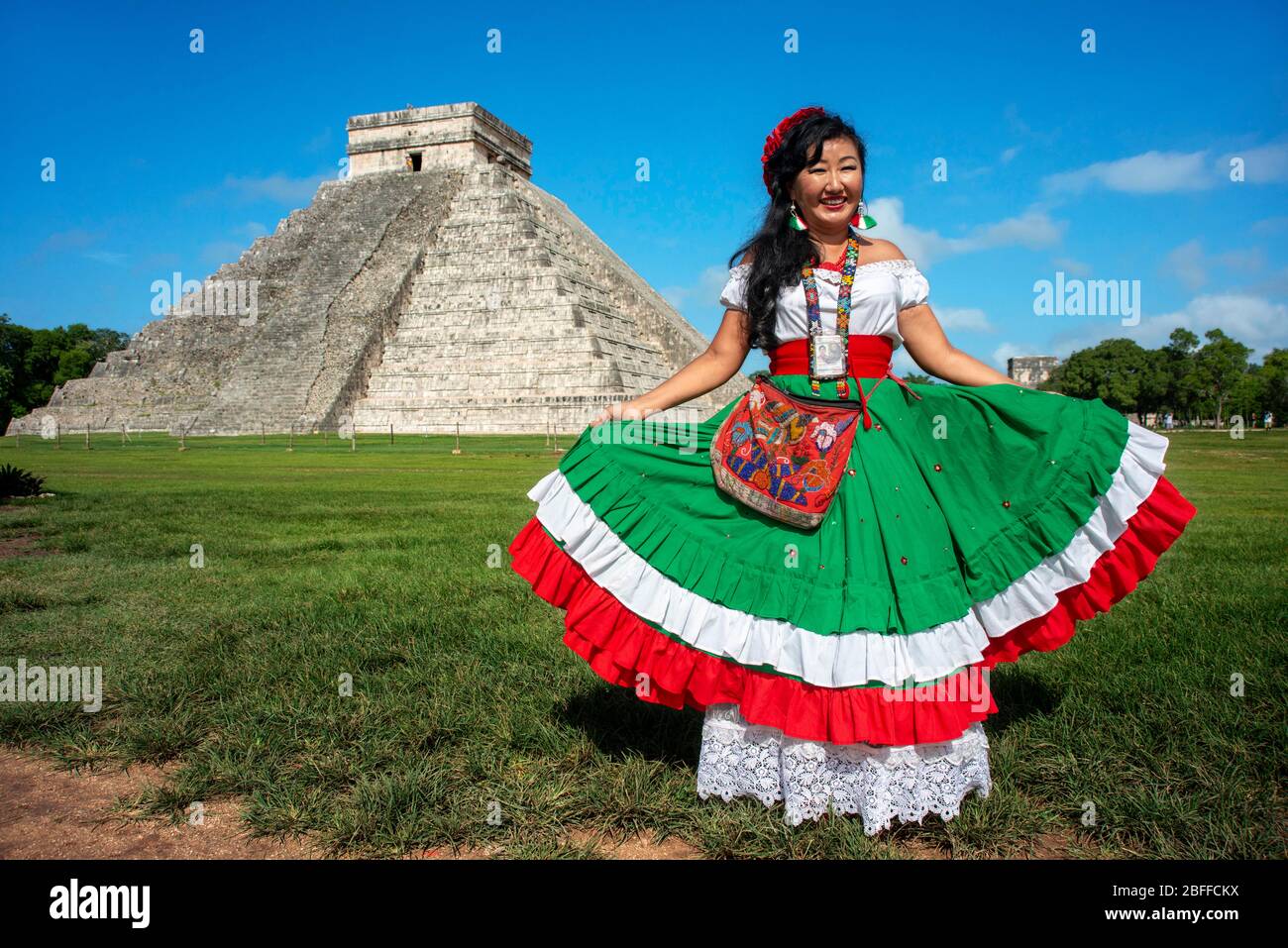 El Castillo, die Pyramide von Kukulkán, ist das beliebteste Gebäude in der UNESCO Maya-Ruine von Chichen Itza Archäologische Stätte Yucatan Halbinsel, Qui Stockfoto