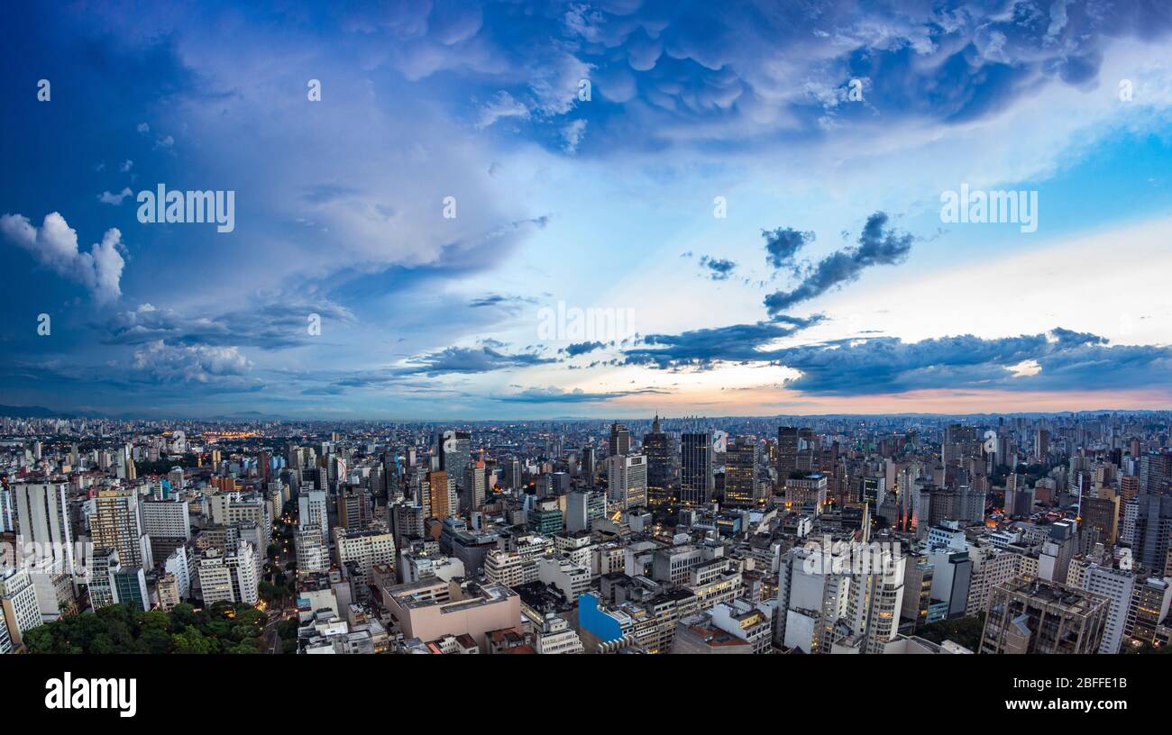 Riesiges Zentrum von Sao Paulo, der größten Stadt der südlichen Hemisphäre Stockfoto