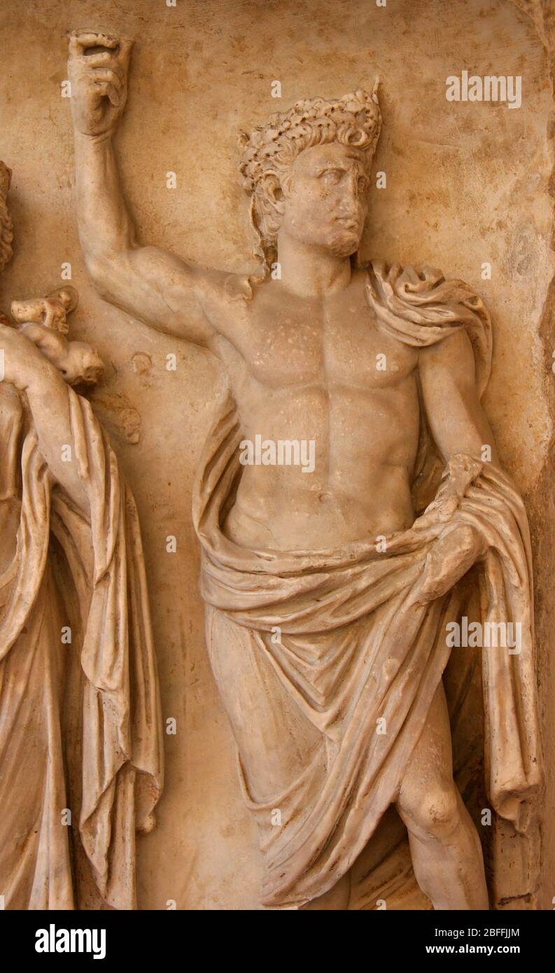 Altar. Entlastung. 42-43 N. CHR. Kaiserliche Familie. Julio-Claudian. Relief Kaiser Augustus als Mars. Ravenna. Italien Stockfoto
